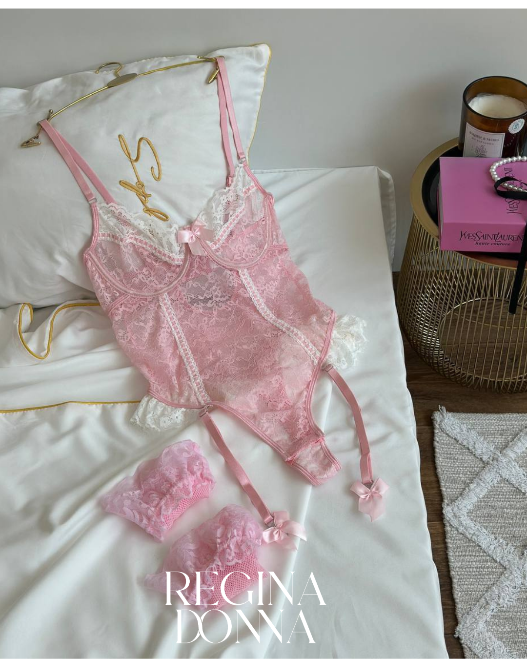 Regina Donna Pembe Bodysuit set (Çorap dahil)