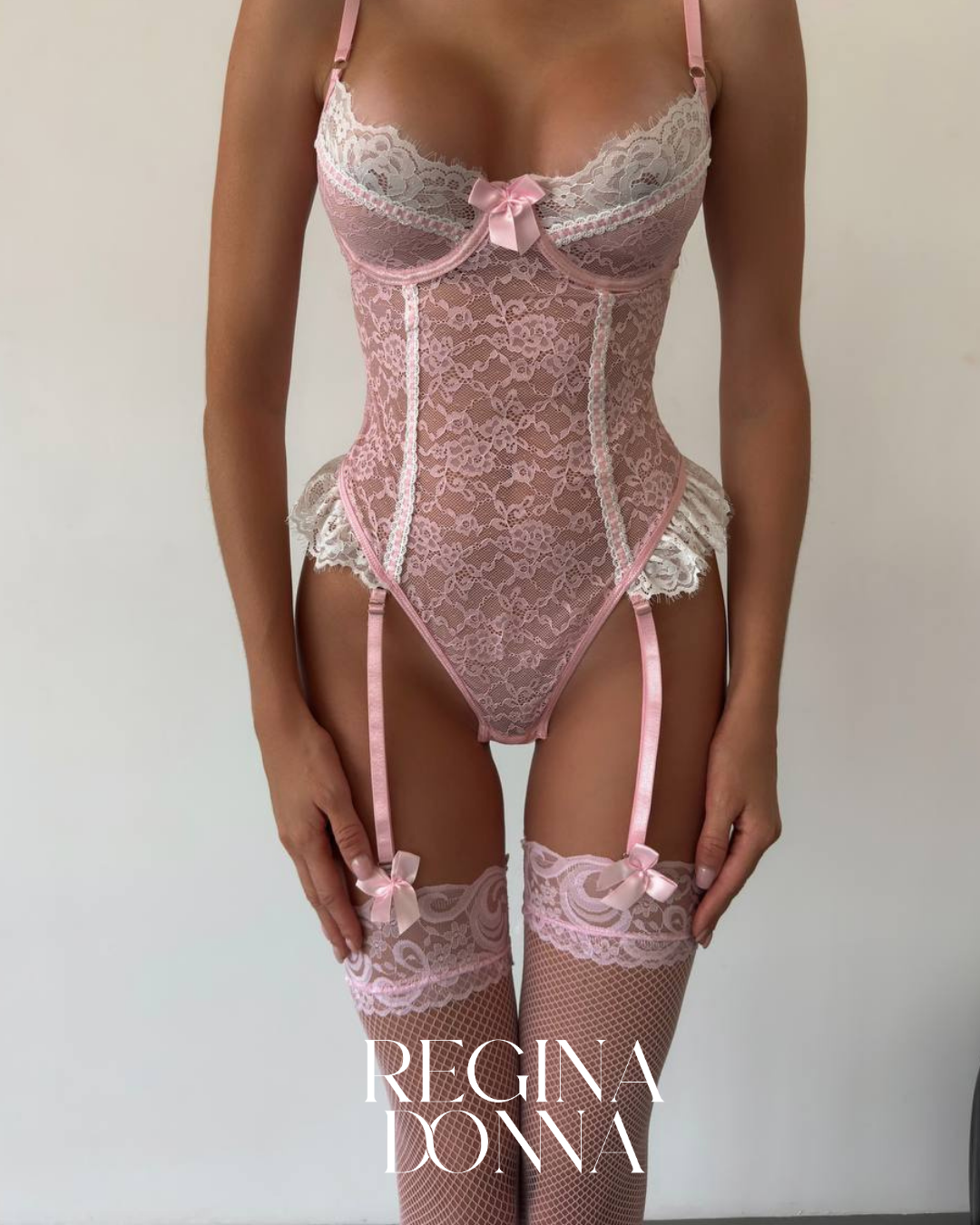 Regina Donna Pembe Bodysuit set (Çorap dahil)